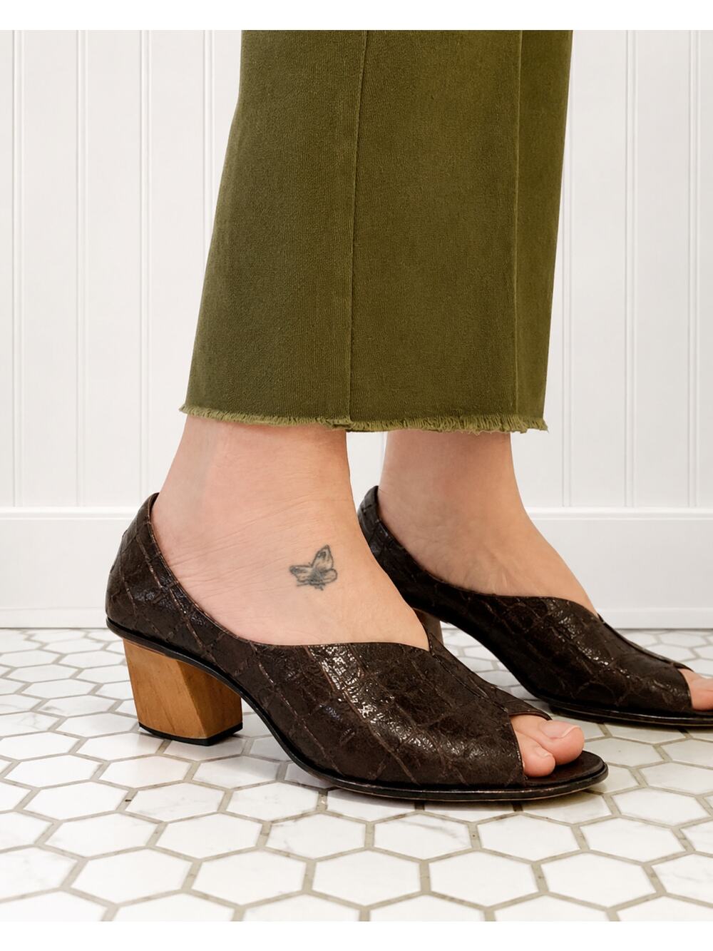 Cydwoq Leather Peep Toe Heels Style Town Size 39.5/  US 9.5 Embossed Brown